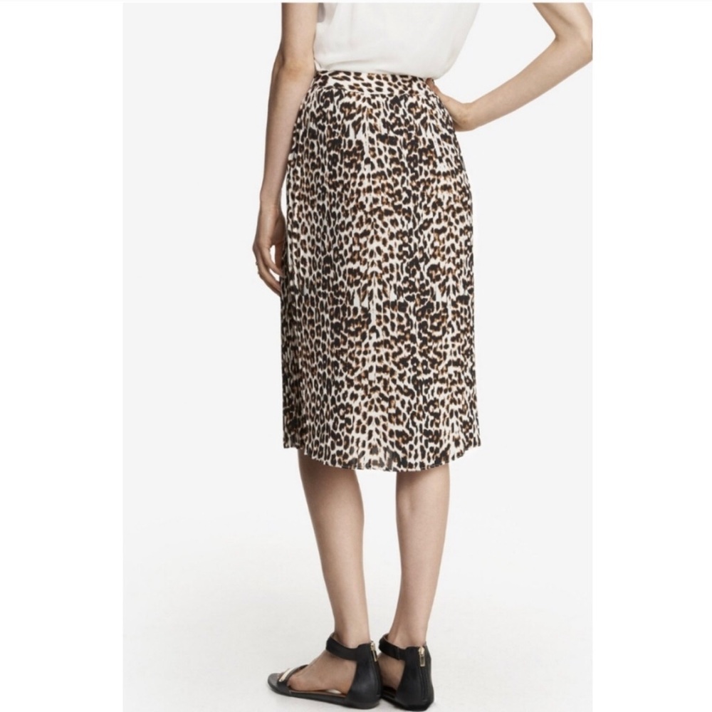 Express cheetah print pleated skirt
